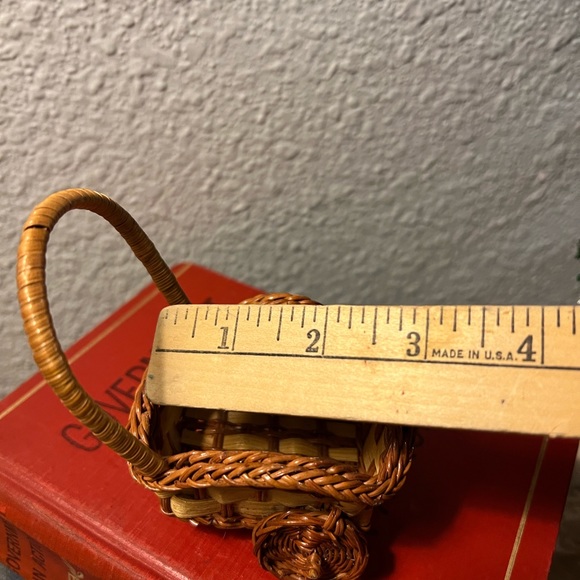 Vintage Small Brown Wicker Figurine Wheelbarrow Trinket Basket Jewelry Box - Picture 4 of 8